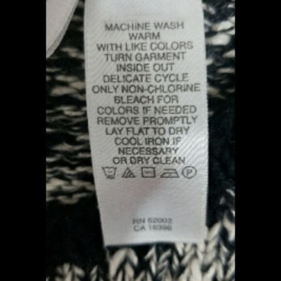 Vintage 90s Cozy Red Black Knit Snowflake Sweater - Picture 9 of 10